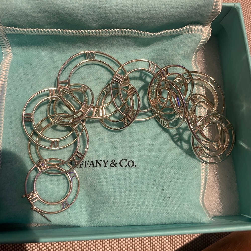 Authentic Tiffany & Co. Atlas link chain for a necklace
Brand new NWOT